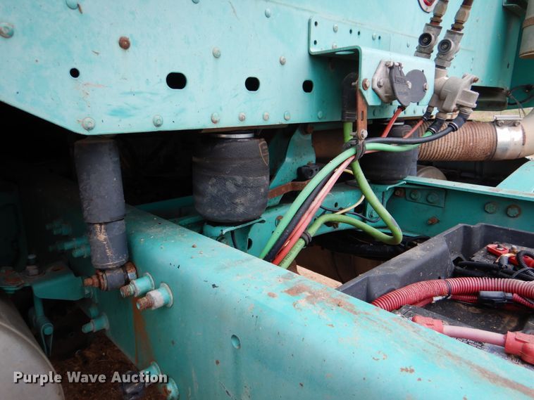 image for item DJ0766 2006 Freightliner CST120  semi truck