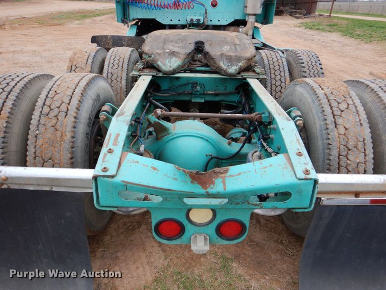 image for item DJ0766 2006 Freightliner CST120  semi truck