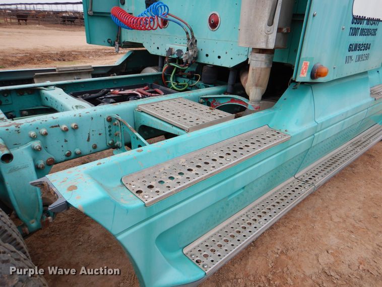 image for item DJ0766 2006 Freightliner CST120  semi truck