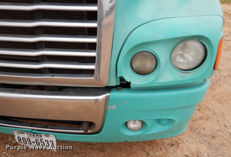 image for item DJ0766 2006 Freightliner CST120  semi truck