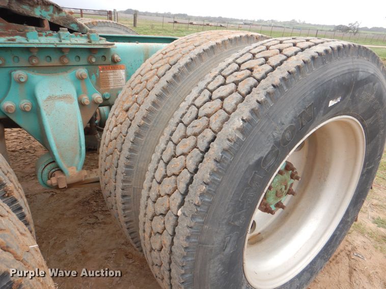 image for item DJ0766 2006 Freightliner CST120  semi truck