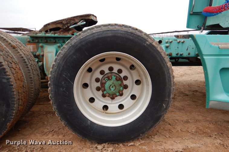 image for item DJ0766 2006 Freightliner CST120  semi truck