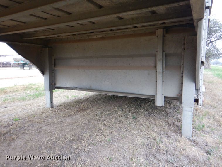 image for item DJ0767 2003 Merritt Gold Line  livestock trailer