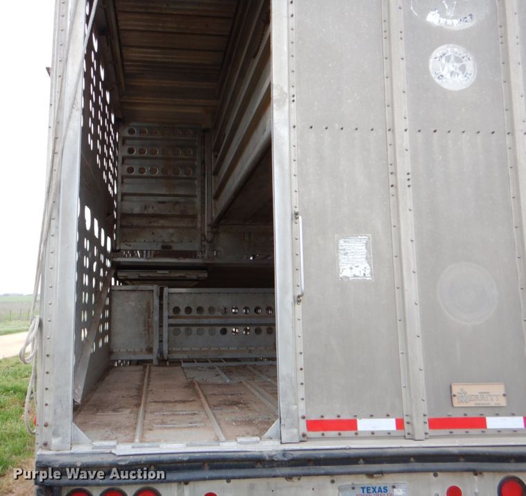 image for item DJ0767 2003 Merritt Gold Line  livestock trailer