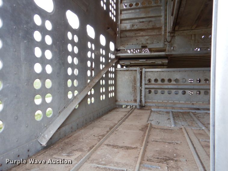 image for item DJ0767 2003 Merritt Gold Line  livestock trailer