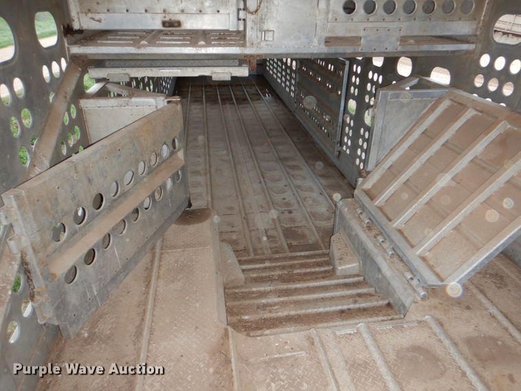 image for item DJ0767 2003 Merritt Gold Line  livestock trailer