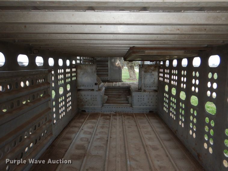 image for item DJ0767 2003 Merritt Gold Line  livestock trailer