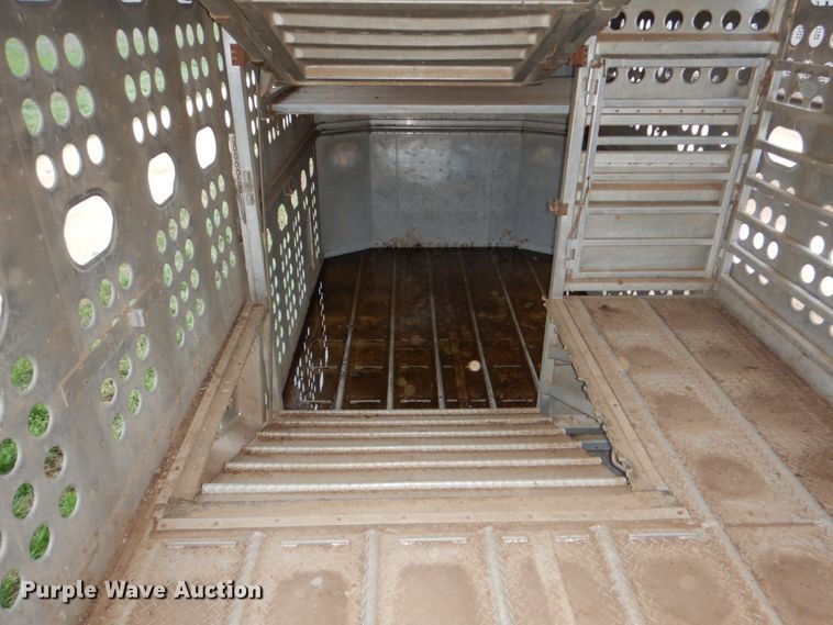 image for item DJ0767 2003 Merritt Gold Line  livestock trailer