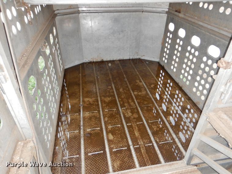 image for item DJ0767 2003 Merritt Gold Line  livestock trailer