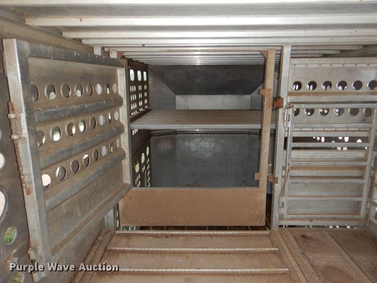 image for item DJ0767 2003 Merritt Gold Line  livestock trailer