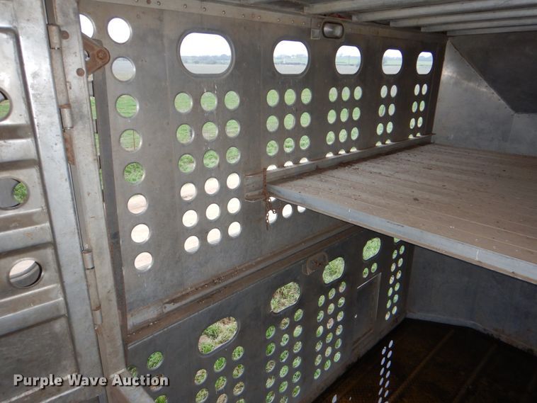 image for item DJ0767 2003 Merritt Gold Line  livestock trailer