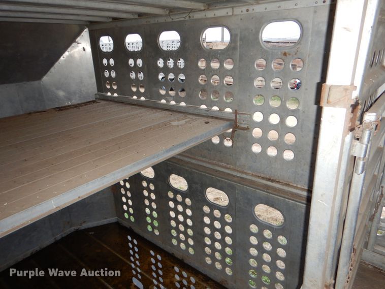 image for item DJ0767 2003 Merritt Gold Line  livestock trailer