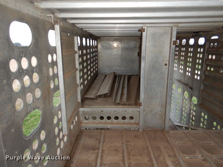 image for item DJ0767 2003 Merritt Gold Line  livestock trailer