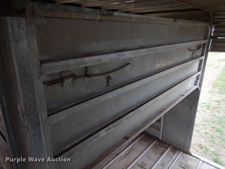 image for item DJ0767 2003 Merritt Gold Line  livestock trailer