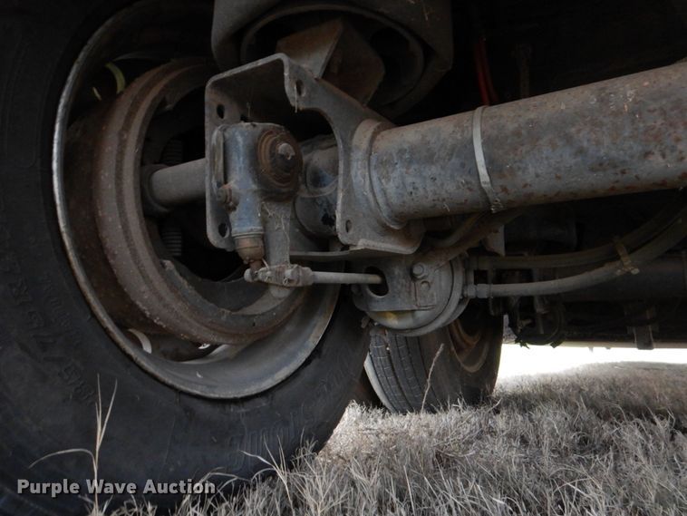 image for item DJ0767 2003 Merritt Gold Line  livestock trailer