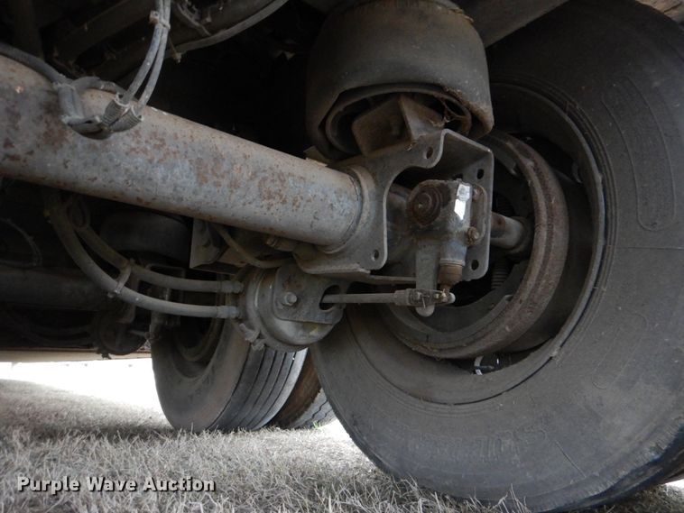 image for item DJ0767 2003 Merritt Gold Line  livestock trailer