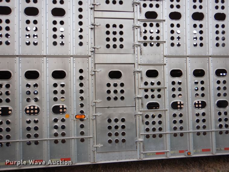 image for item DJ0767 2003 Merritt Gold Line  livestock trailer