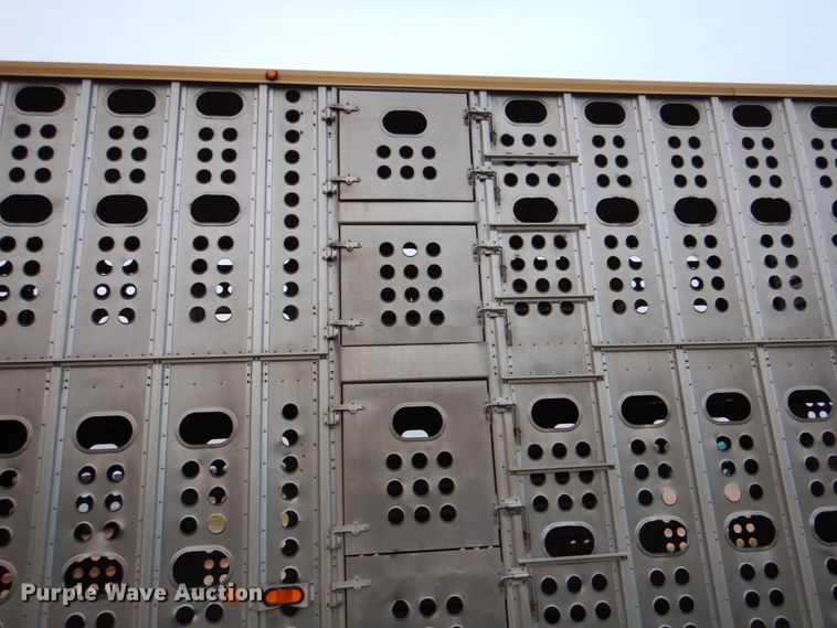 image for item DJ0767 2003 Merritt Gold Line  livestock trailer