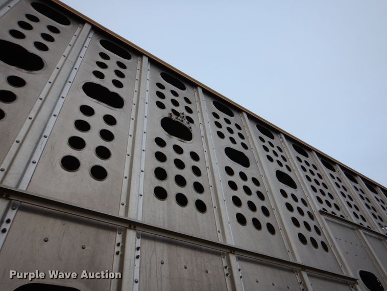 image for item DJ0767 2003 Merritt Gold Line  livestock trailer