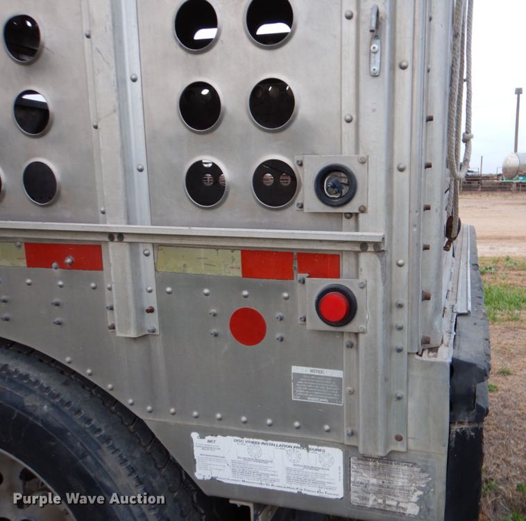 image for item DJ0767 2003 Merritt Gold Line  livestock trailer