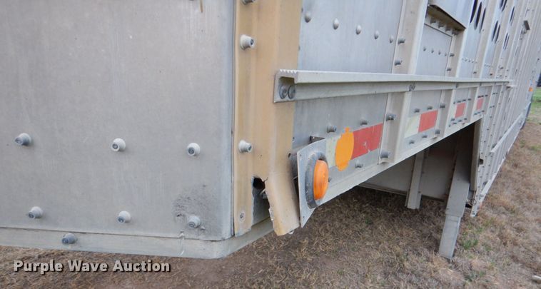 image for item DJ0767 2003 Merritt Gold Line  livestock trailer