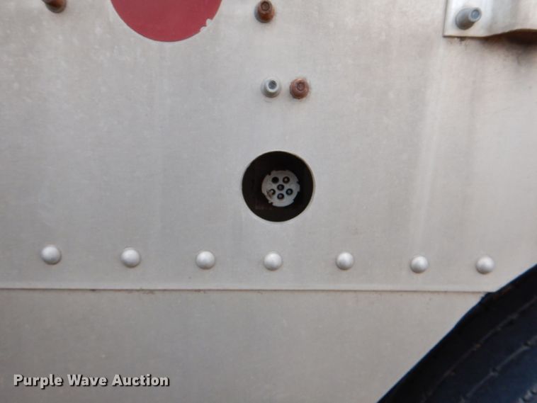 image for item DJ0767 2003 Merritt Gold Line  livestock trailer