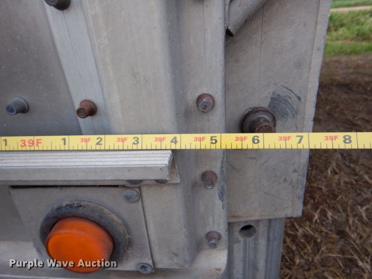 image for item DJ0767 2003 Merritt Gold Line  livestock trailer