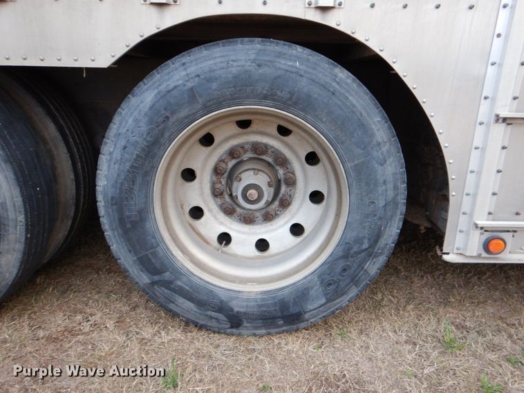 image for item DJ0767 2003 Merritt Gold Line  livestock trailer