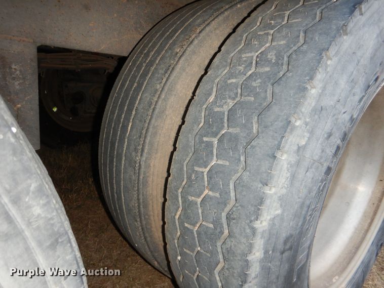 image for item DJ0767 2003 Merritt Gold Line  livestock trailer