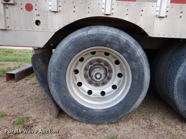 image for item DJ0767 2003 Merritt Gold Line  livestock trailer