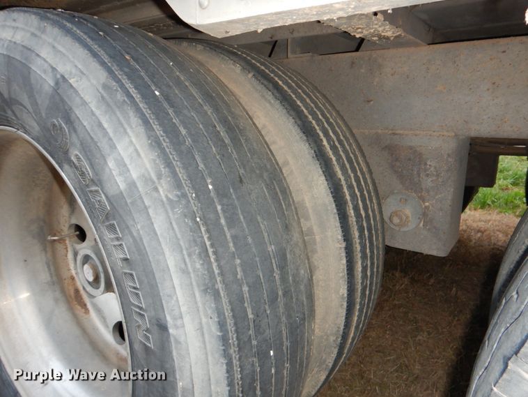 image for item DJ0767 2003 Merritt Gold Line  livestock trailer