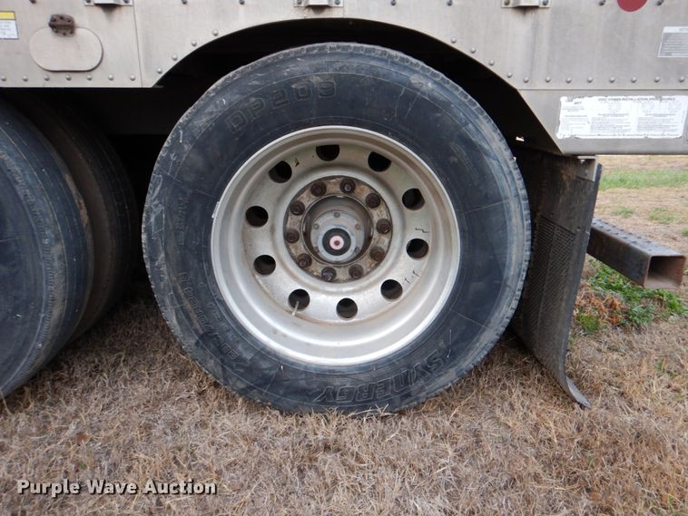 image for item DJ0767 2003 Merritt Gold Line  livestock trailer