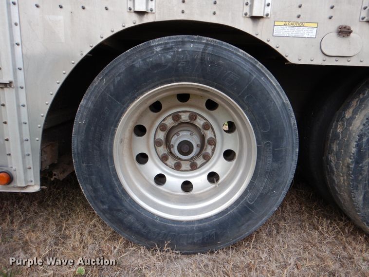 image for item DJ0767 2003 Merritt Gold Line  livestock trailer