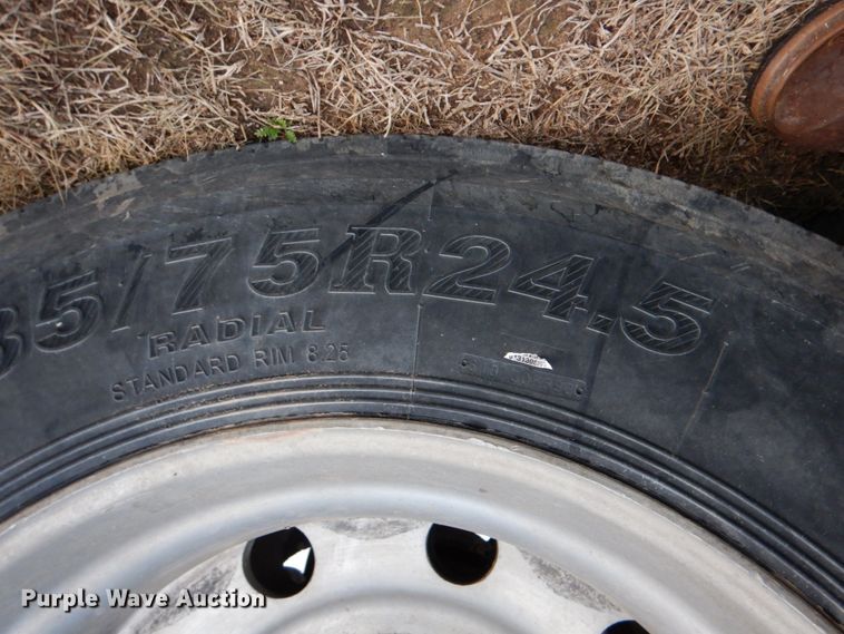 image for item DJ0767 2003 Merritt Gold Line  livestock trailer