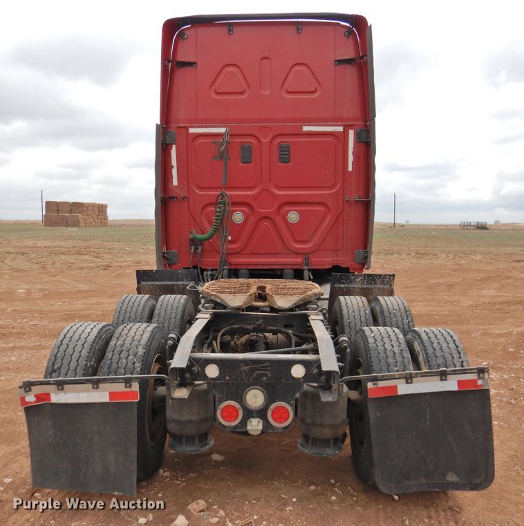 image for item DJ8327 2012 Freightliner Cascadia 125  semi truck