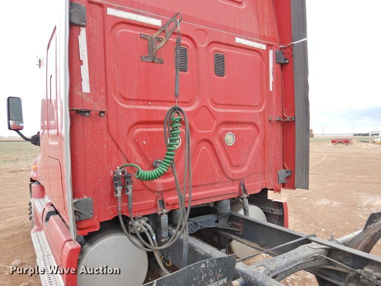 image for item DJ8327 2012 Freightliner Cascadia 125  semi truck