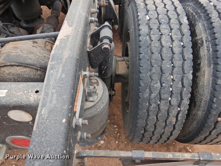 image for item DJ8327 2012 Freightliner Cascadia 125  semi truck