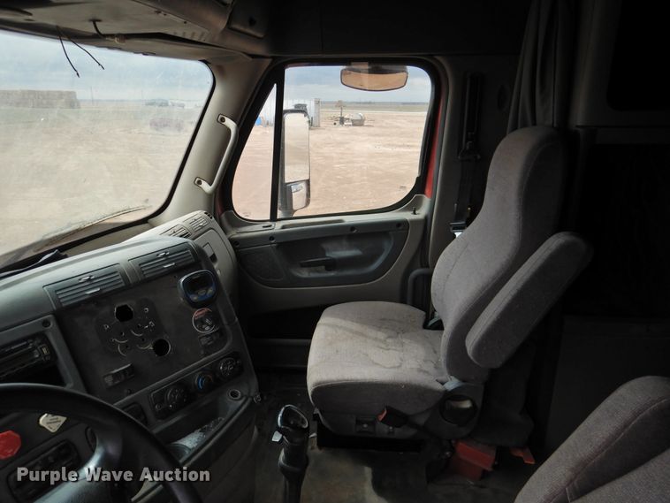 image for item DJ8327 2012 Freightliner Cascadia 125  semi truck