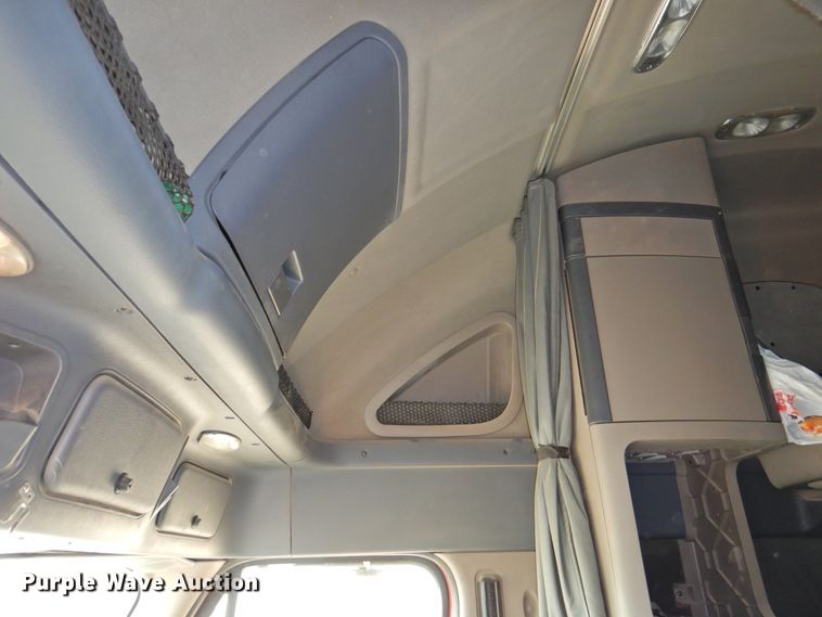 image for item DJ8327 2012 Freightliner Cascadia 125  semi truck