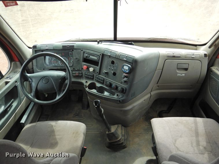 image for item DJ8327 2012 Freightliner Cascadia 125  semi truck