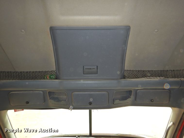 image for item DJ8327 2012 Freightliner Cascadia 125  semi truck