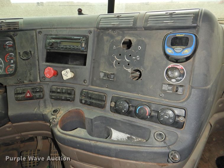 image for item DJ8327 2012 Freightliner Cascadia 125  semi truck