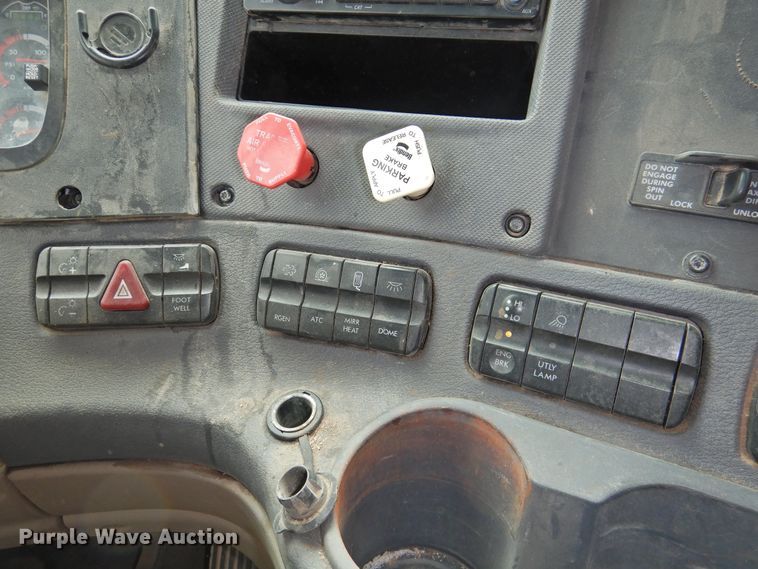 image for item DJ8327 2012 Freightliner Cascadia 125  semi truck