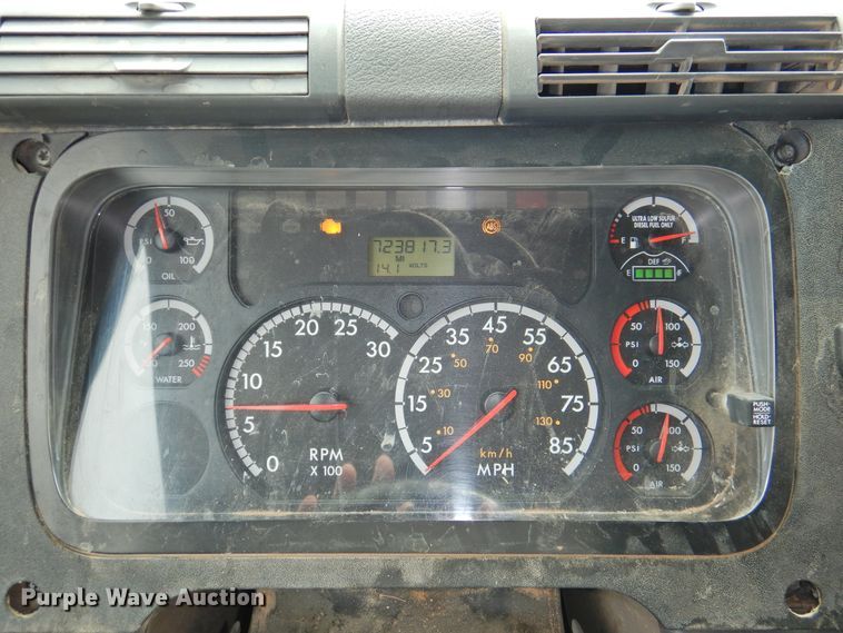 image for item DJ8327 2012 Freightliner Cascadia 125  semi truck