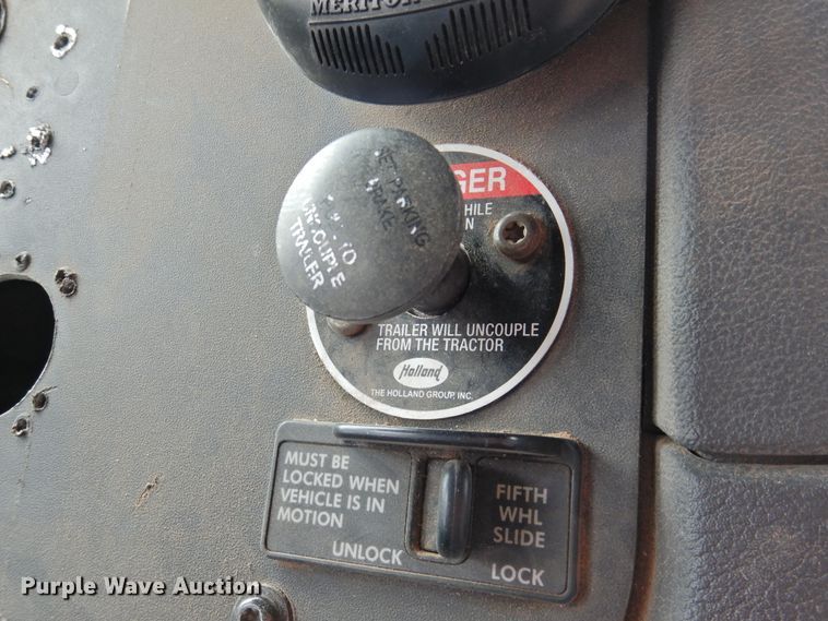 image for item DJ8327 2012 Freightliner Cascadia 125  semi truck