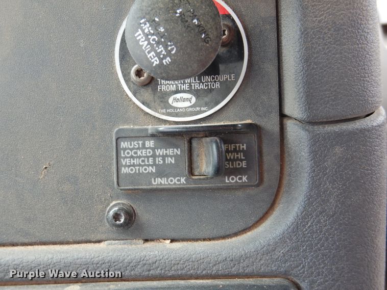 image for item DJ8327 2012 Freightliner Cascadia 125  semi truck