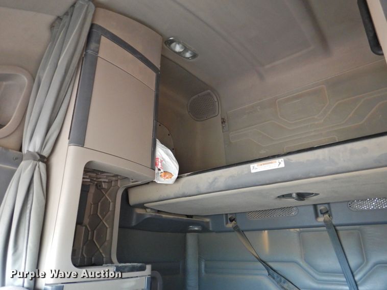 image for item DJ8327 2012 Freightliner Cascadia 125  semi truck