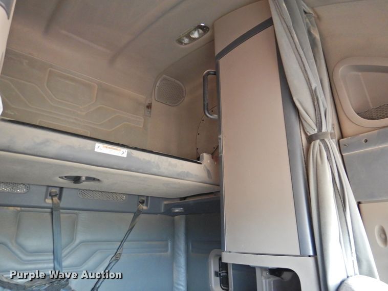 image for item DJ8327 2012 Freightliner Cascadia 125  semi truck