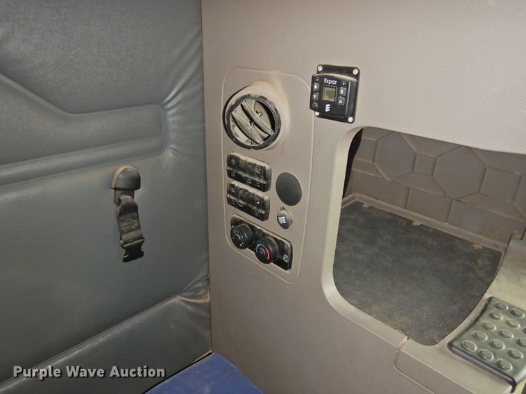 image for item DJ8327 2012 Freightliner Cascadia 125  semi truck