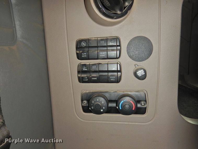 image for item DJ8327 2012 Freightliner Cascadia 125  semi truck